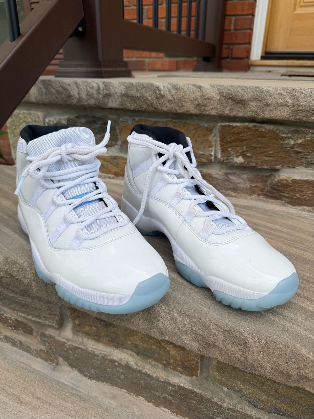 AIR JORDAN 11 Retro Legend Blue, Men’s Size 11.5 —USED